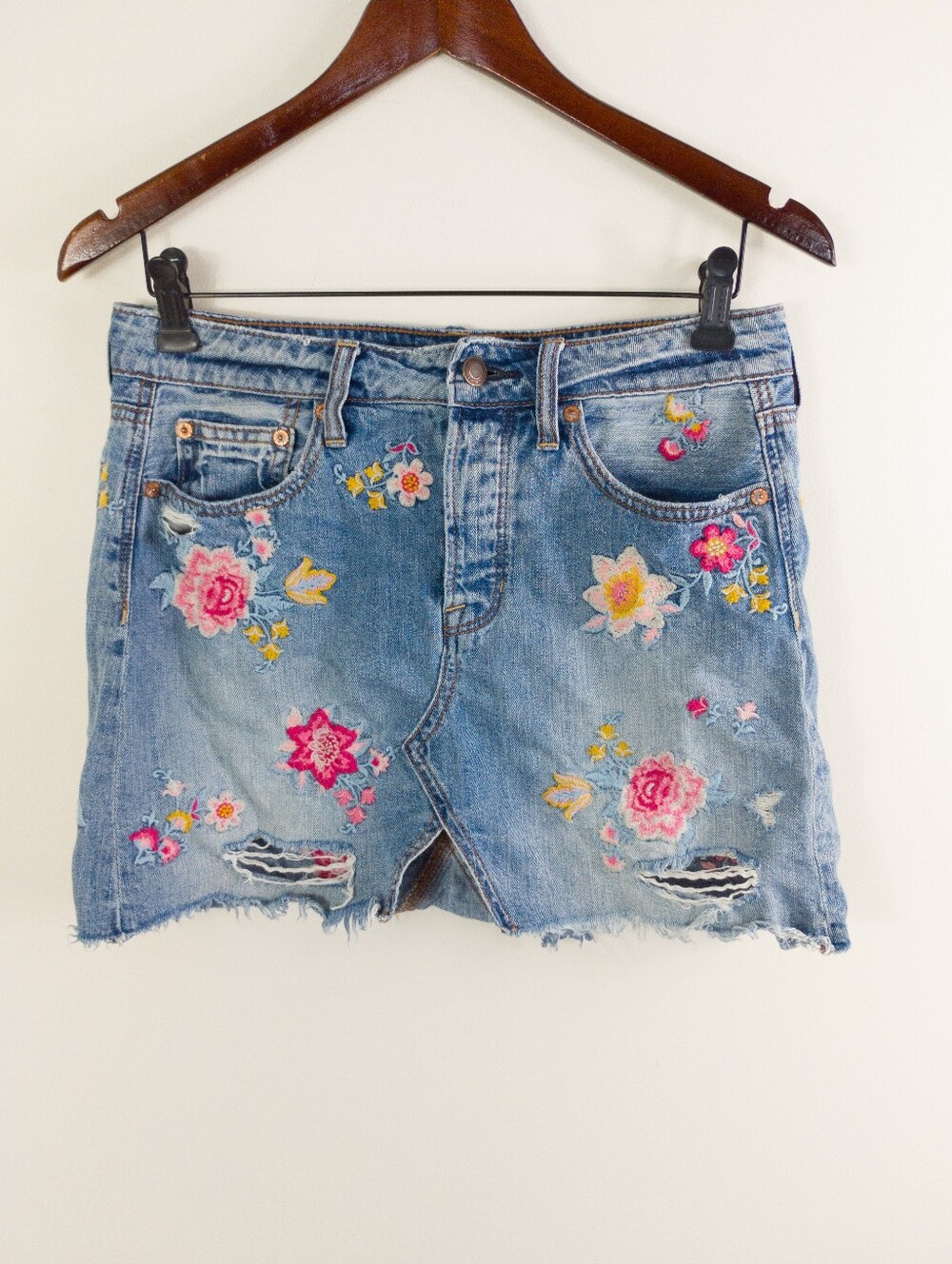 American Eagle Floral Embroidered Denim Mini Skirt Distressed Boho Size 4